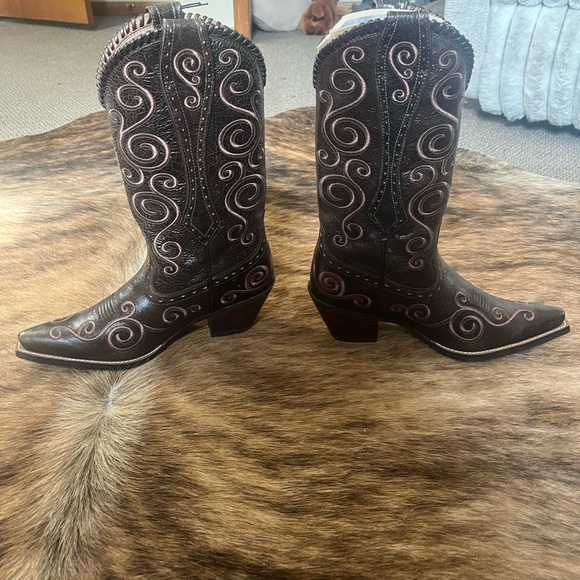 Ariat Dark Brown Embroidered Heeled Boots - Picture 5 of 9